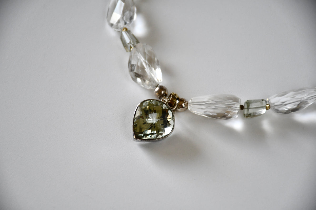 Collier iconique améthyste verte & Cristal de roche