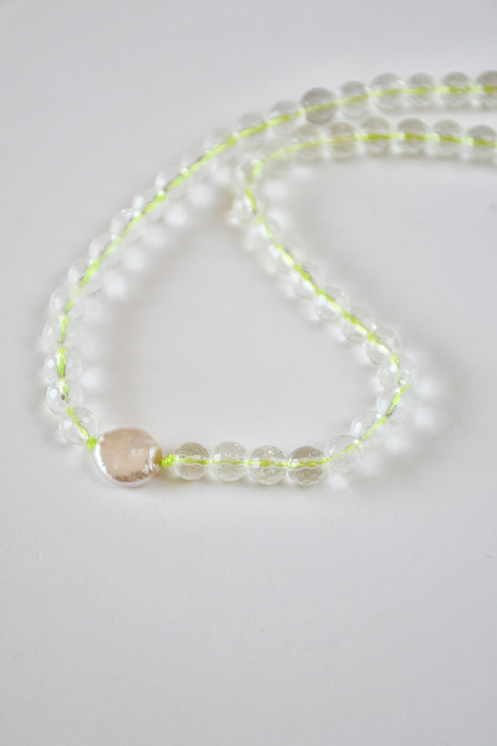 Collier Cristal de roche & Perle sur nylon jaune