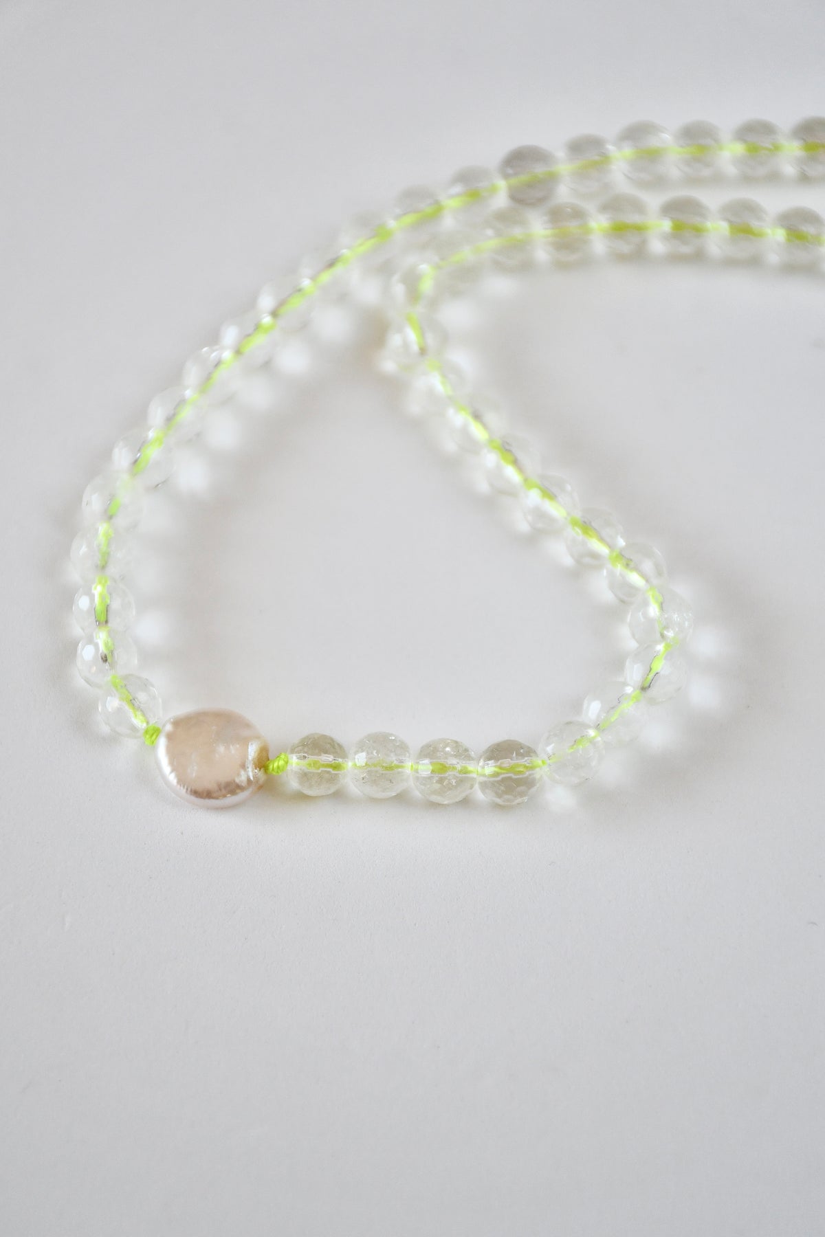 Collier Cristal de roche & Perle sur nylon jaune
