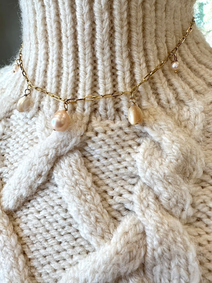Collier breloques de perles d’eau douce et nacre