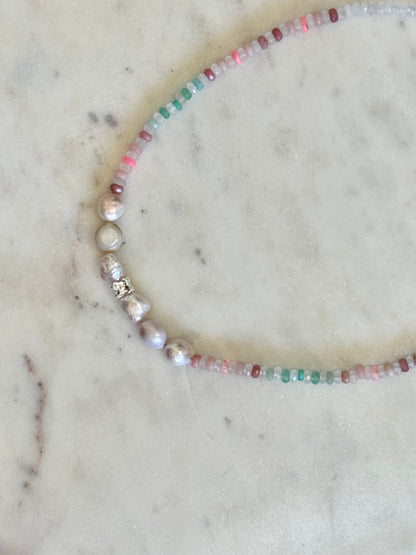 Collier Opale, Chrysoprase, Rhodonite, Amazonite, Perles d’eau douce & Cristal de roche — Le jardin intérieur en pleine floraison