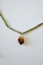 Collier Citrine sur soie — La Lumière Solaire