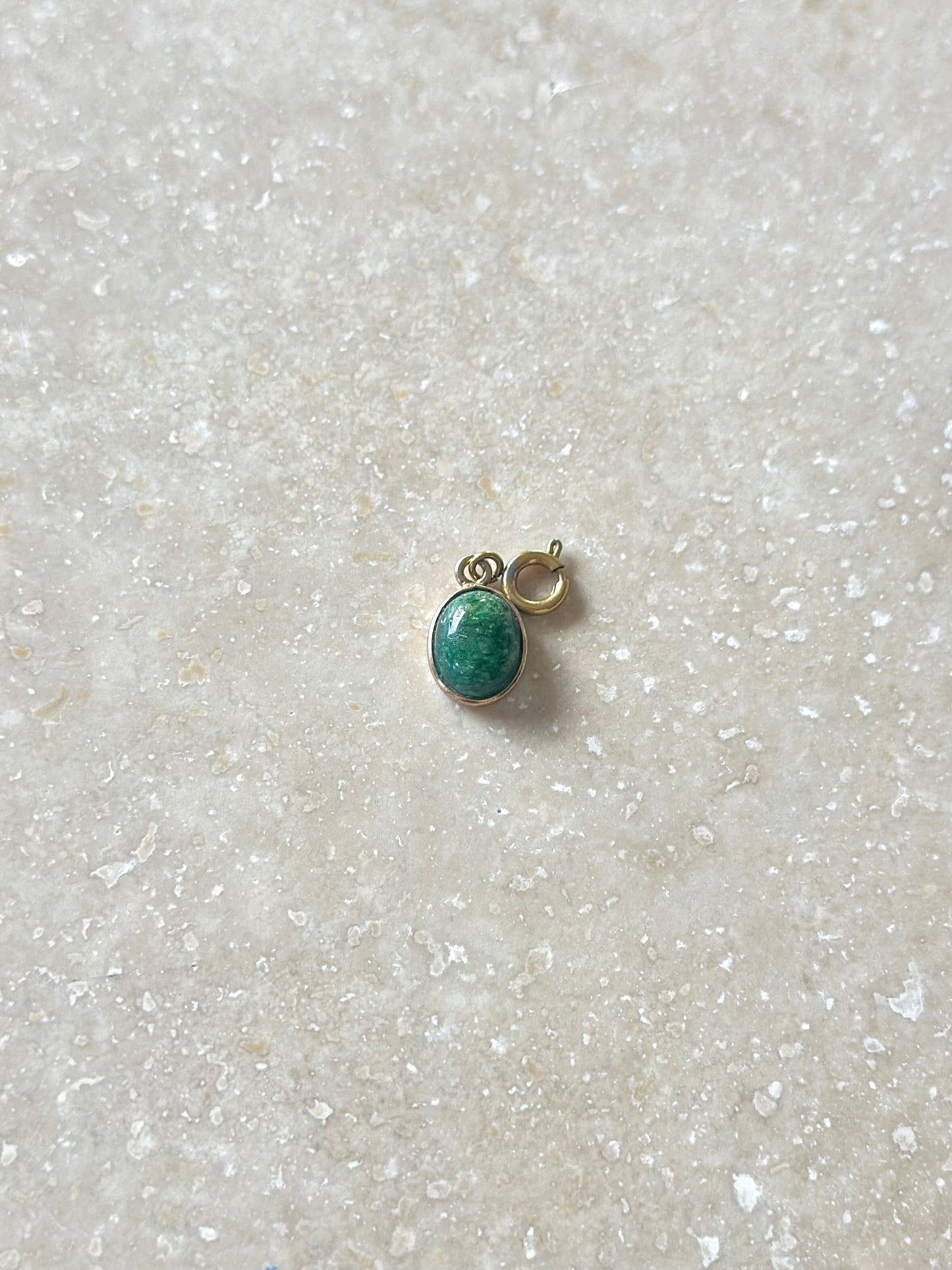 Pendentifs ovales en pierres naturelles