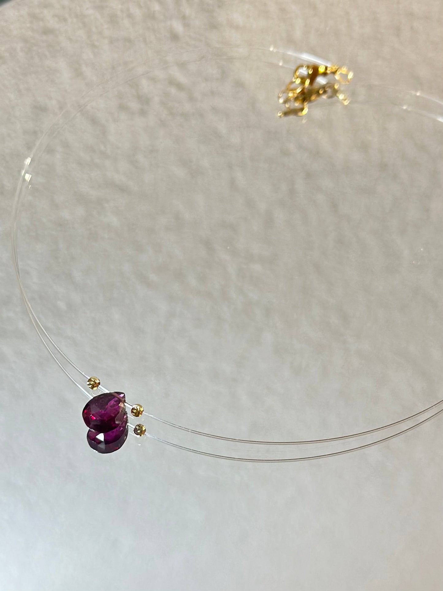 Divers colliers pierres semi précieuse sur fil cristal