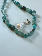 Collana Apatite & Perla d'acqua dolce — La voce dell'intuizione
