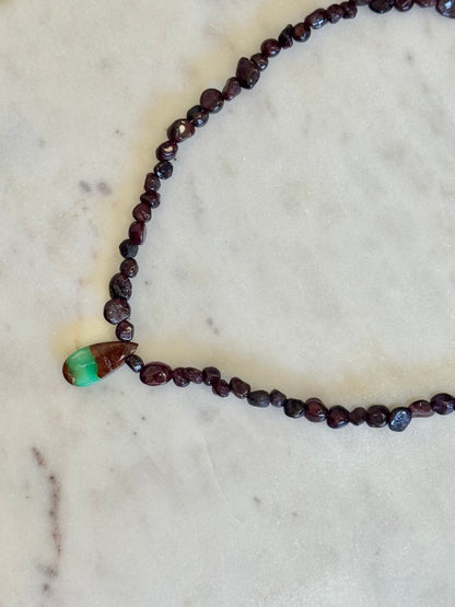 Collier Chrysoprase & Grenat — La renaissance par le cœur vivant