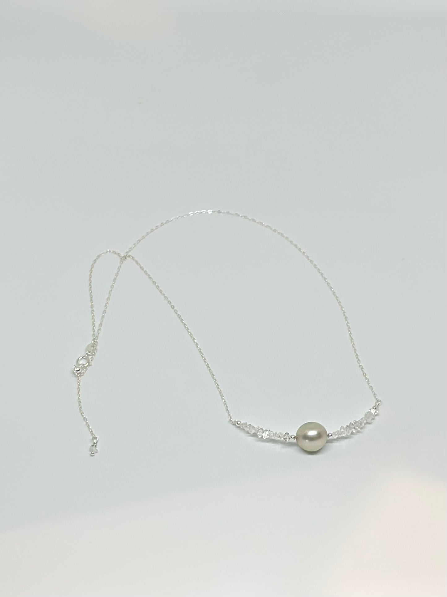 Collier diamant d’Herkimer & perle de Tahiti – Clarté cristalline et profondeur