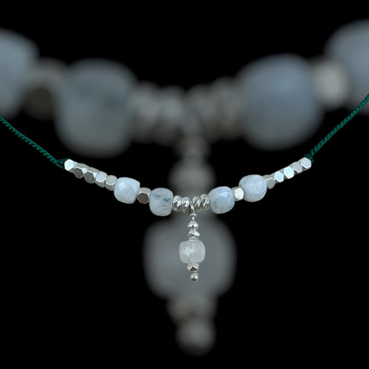 Collier de soie et Pierre de Lune