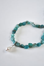 Collier Apatite & Perle d’eau douce — La voix de l’intuition