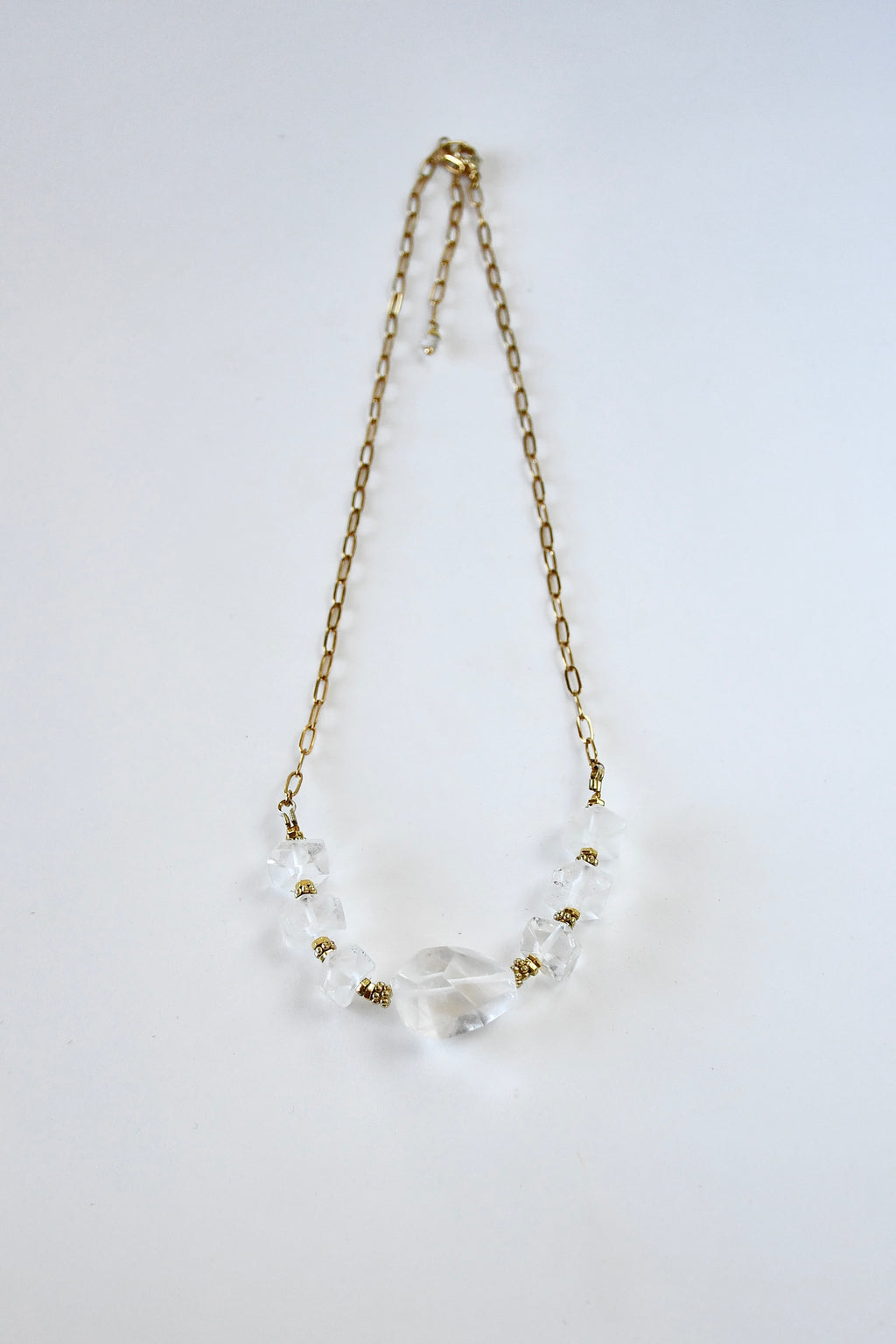 Collier Cristal de roche et Hématite – Clarté et Ancrage