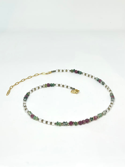 Collier Cristal de Roche, Agate Mousse, Tourmaline rose & Pyrite – Harmonie, enracinement et lumière