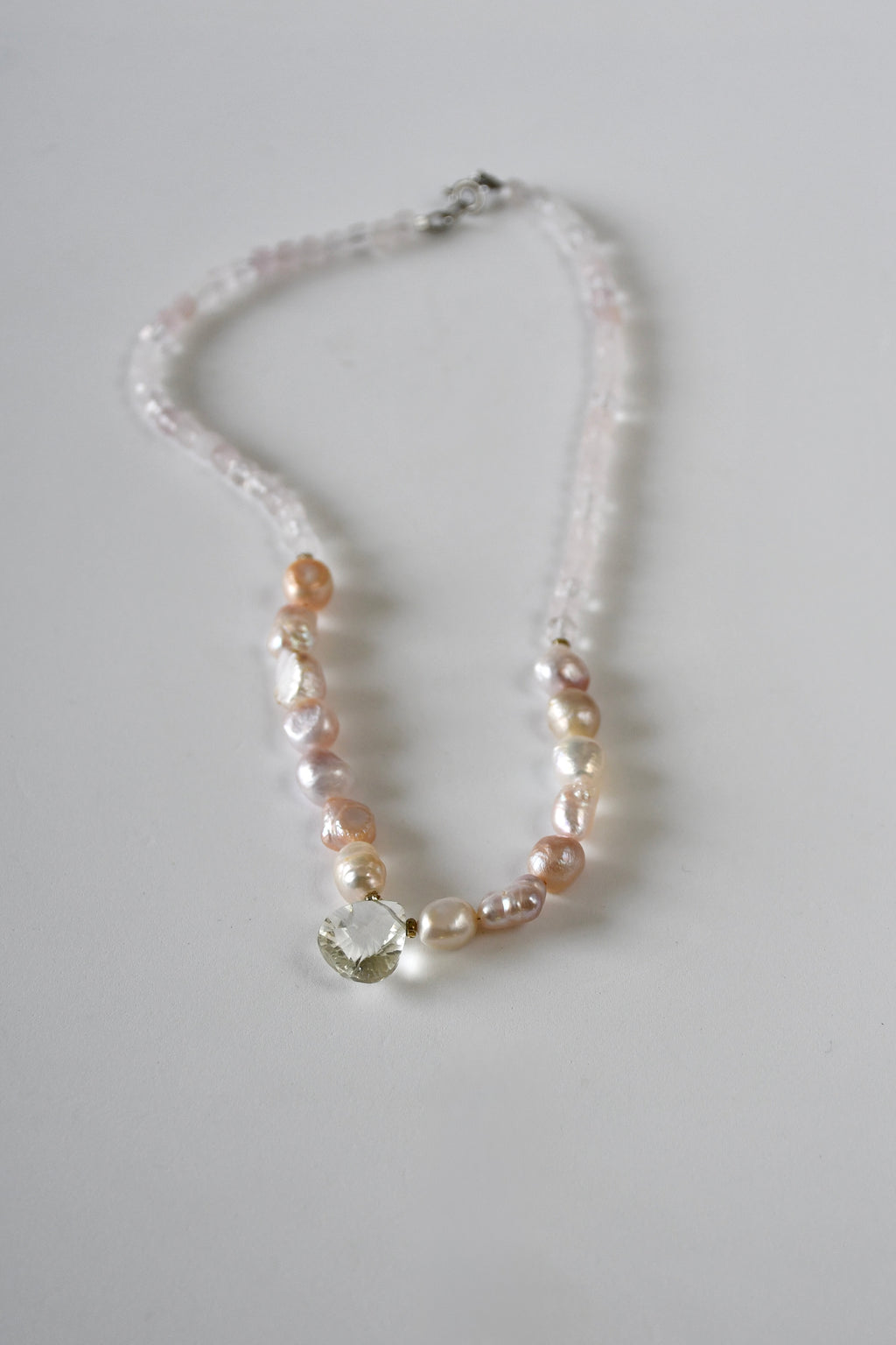 Collier Quartz Rose, Cristal de Roche & Perle d’eau douce — La lumière du cœur