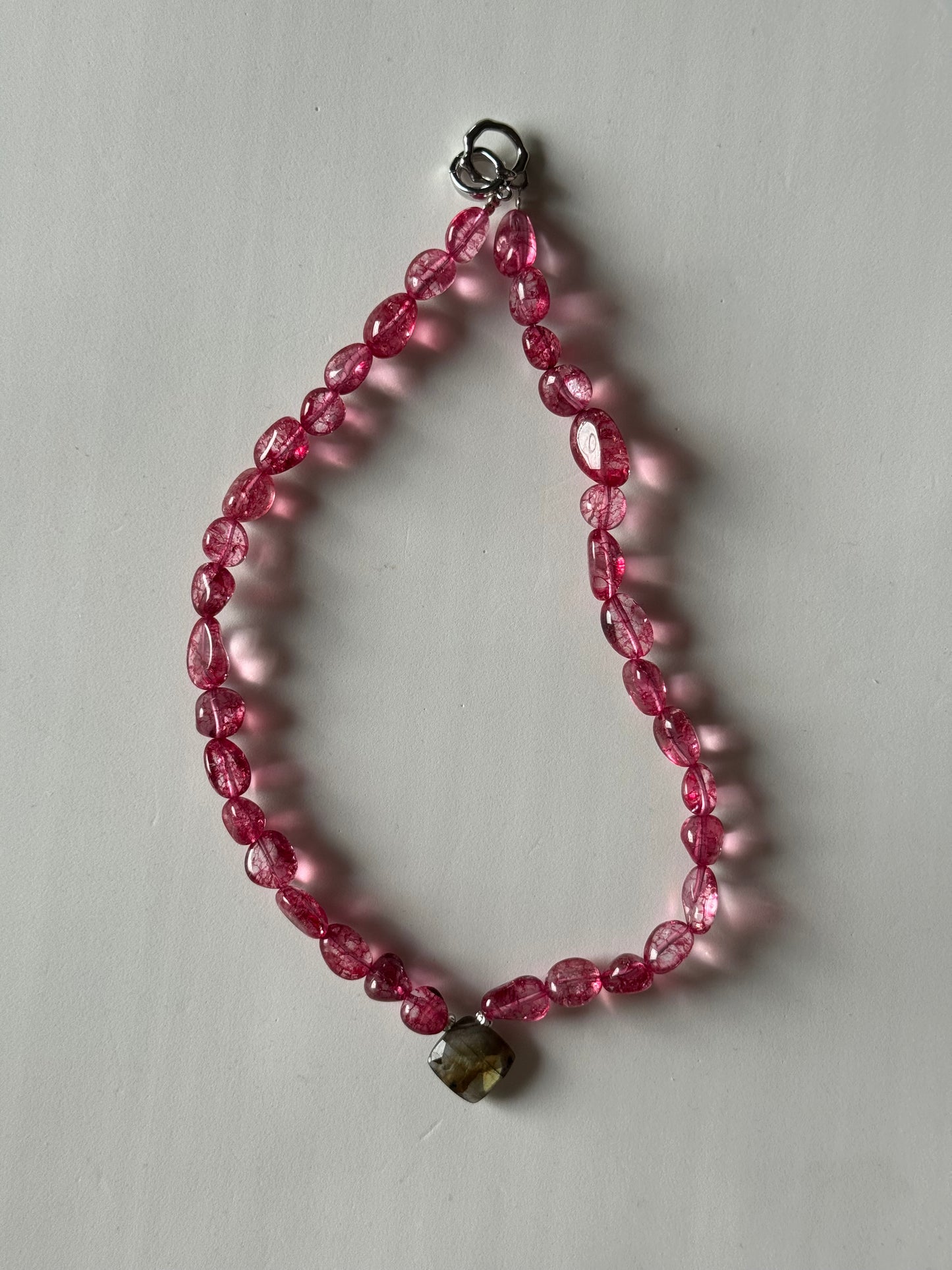 Collier Quartz craquelé & Labradorite — Lumière intérieure et protection subtile