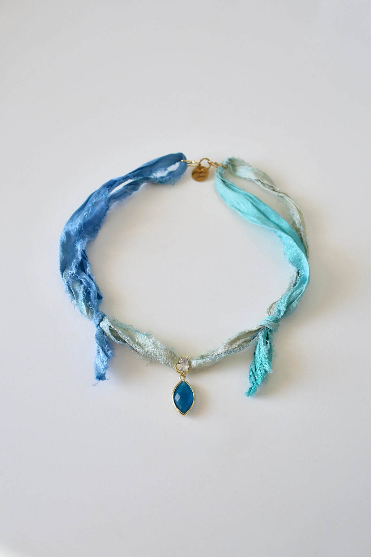 Collier Apatite sur ruban de soie — L’Éveil de la Volonté