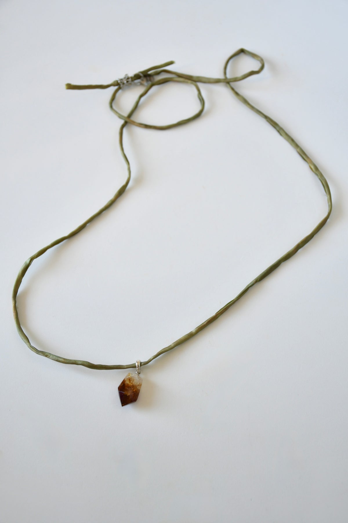 Collier Citrine sur soie — La Lumière Solaire