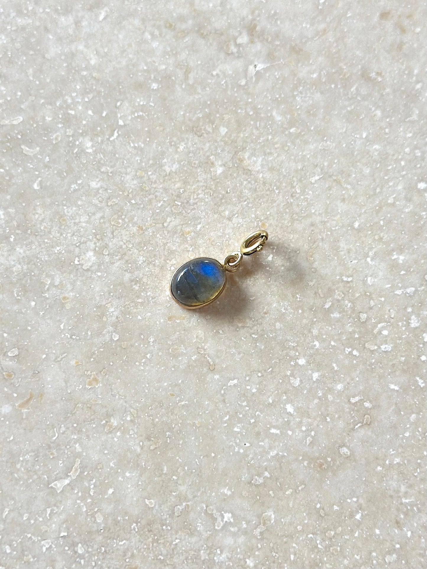 Pendentifs ovales en pierres naturelles