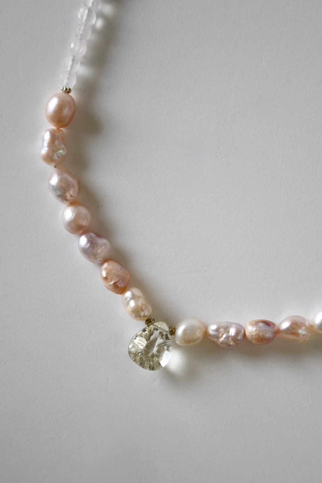Collier Quartz Rose, Cristal de Roche & Perle d’eau douce — La lumière du cœur