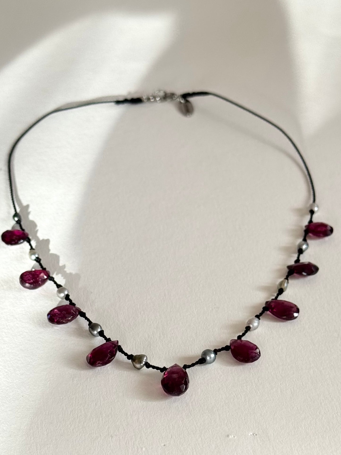 Collier Keishi & Grenat sur soie