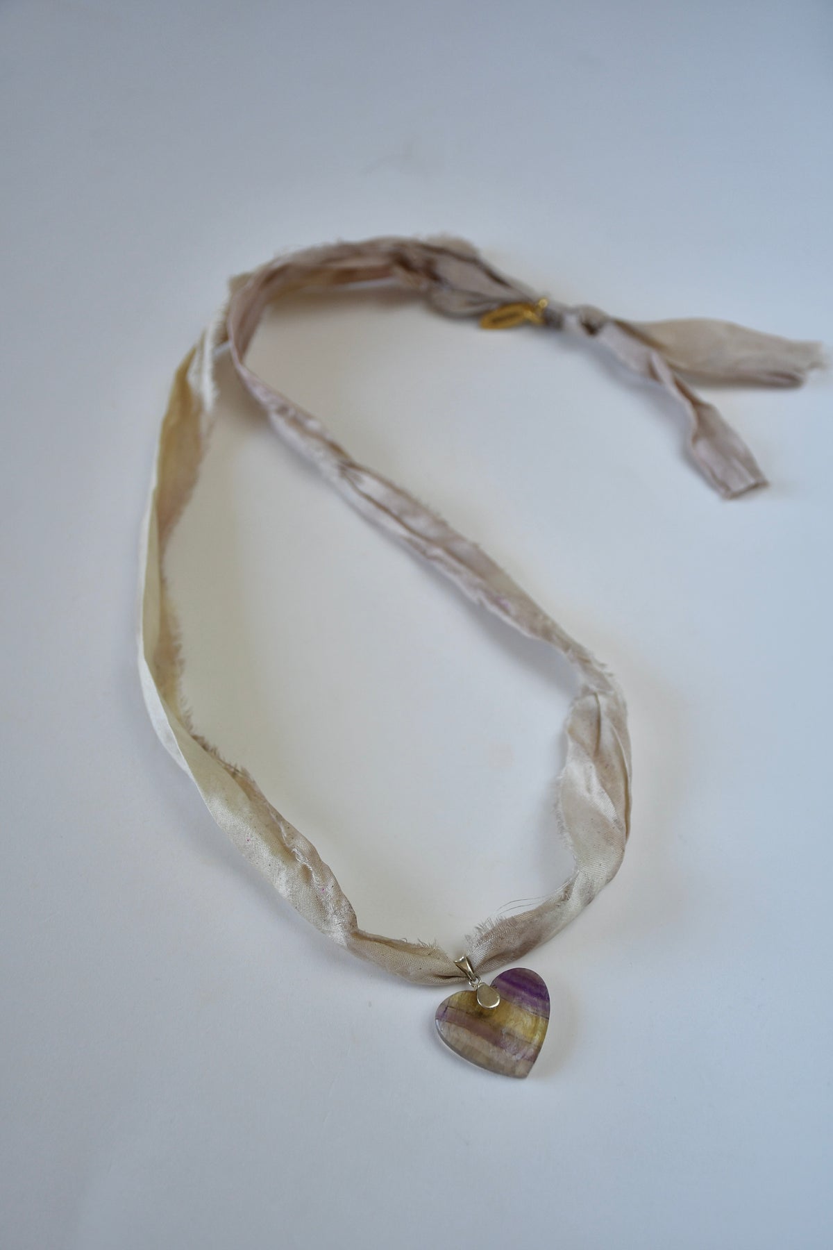 Collier Fluorite sur ruban de soie — L’Esprit Clarifié
