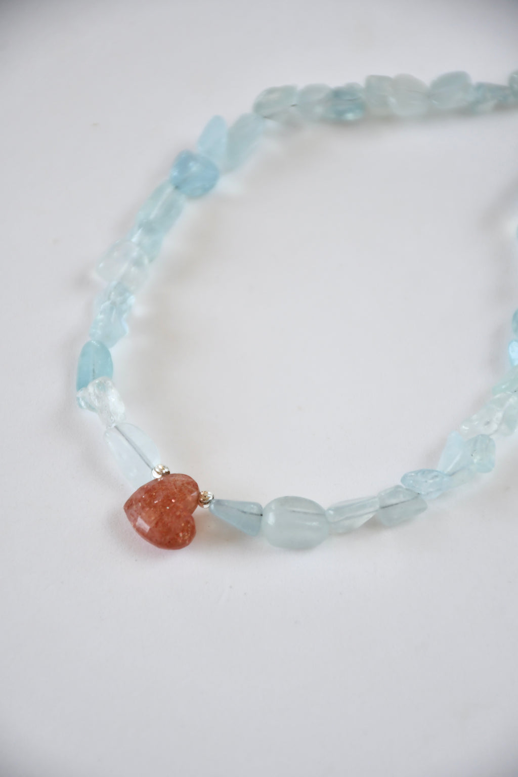 Collier Aigue-marine & Pierre de soleil — Fluidité intérieure et rayonnement confiant