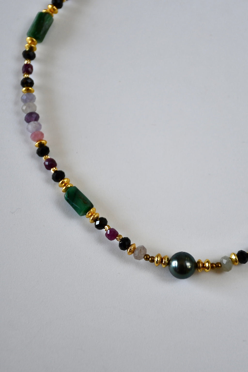 Collier perle de Tahiti, tourmaline & émeraude - Ancrage du cœur