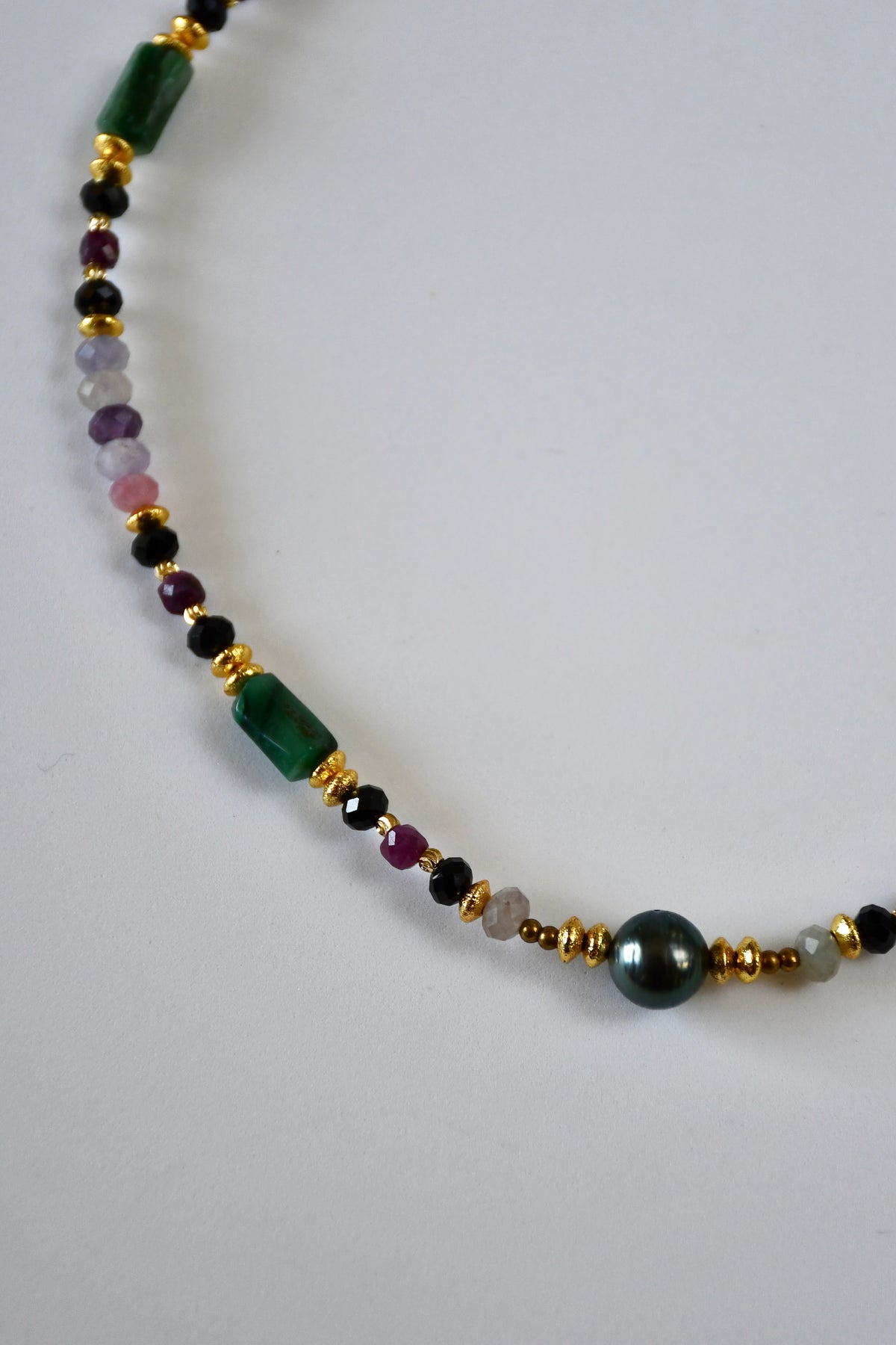 Collier perle de Tahiti, tourmaline & émeraude - Ancrage du cœur