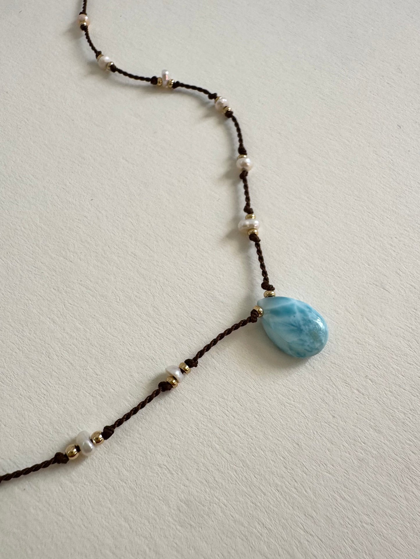 Collier Larimar & Keishi d’eau douce sur soie