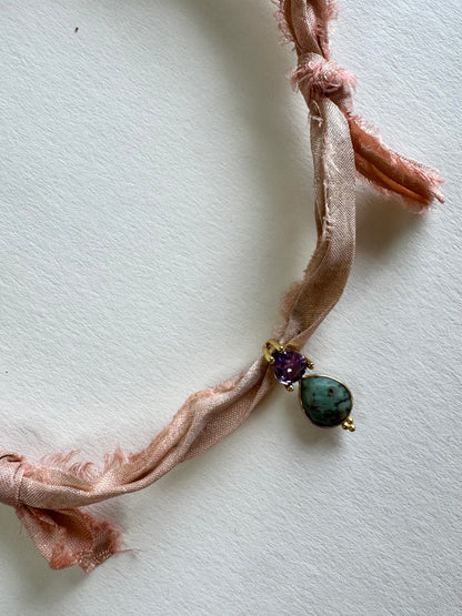 Collier Turquoise africaine sur ruban de soie — Le Bouclier de Vérité