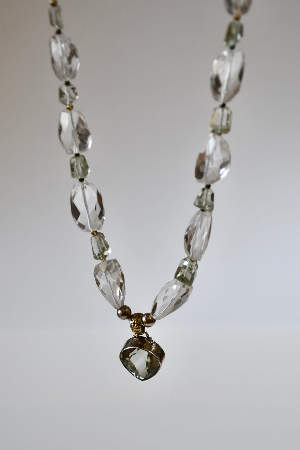 Collier iconique améthyste verte & Cristal de roche