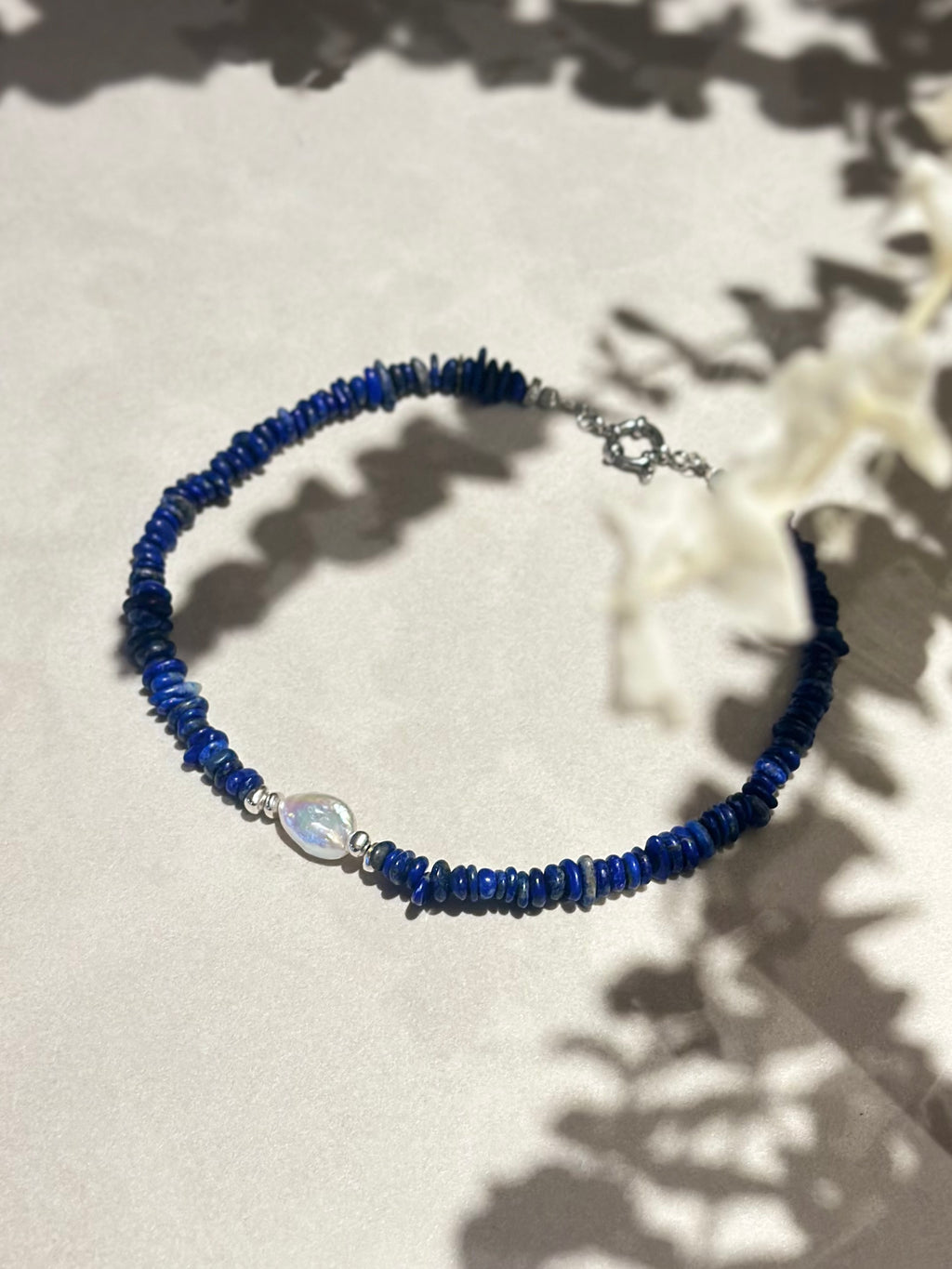Collier Lapis Lazuli & perle d’eau douce — Vision, Vérité, Sagesse intérieure