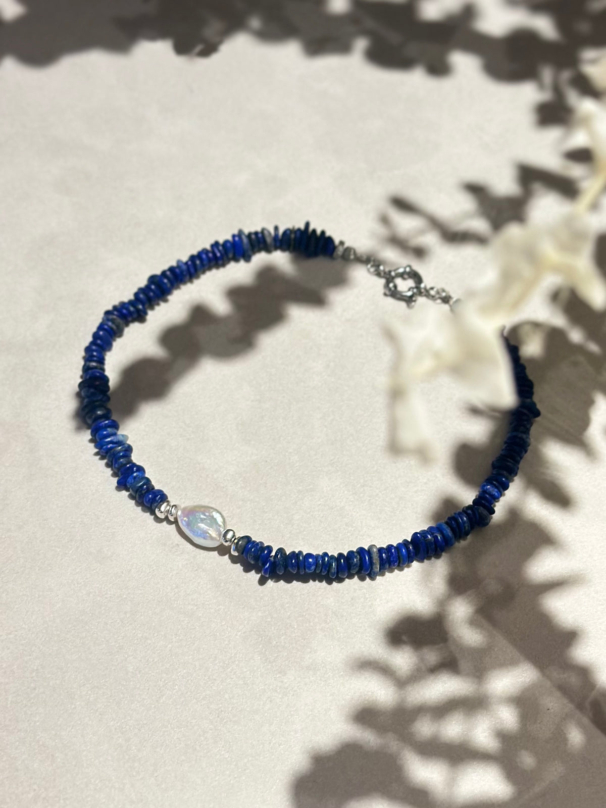 Collier Lapis Lazuli & perle d’eau douce — Vision, Vérité, Sagesse intérieure