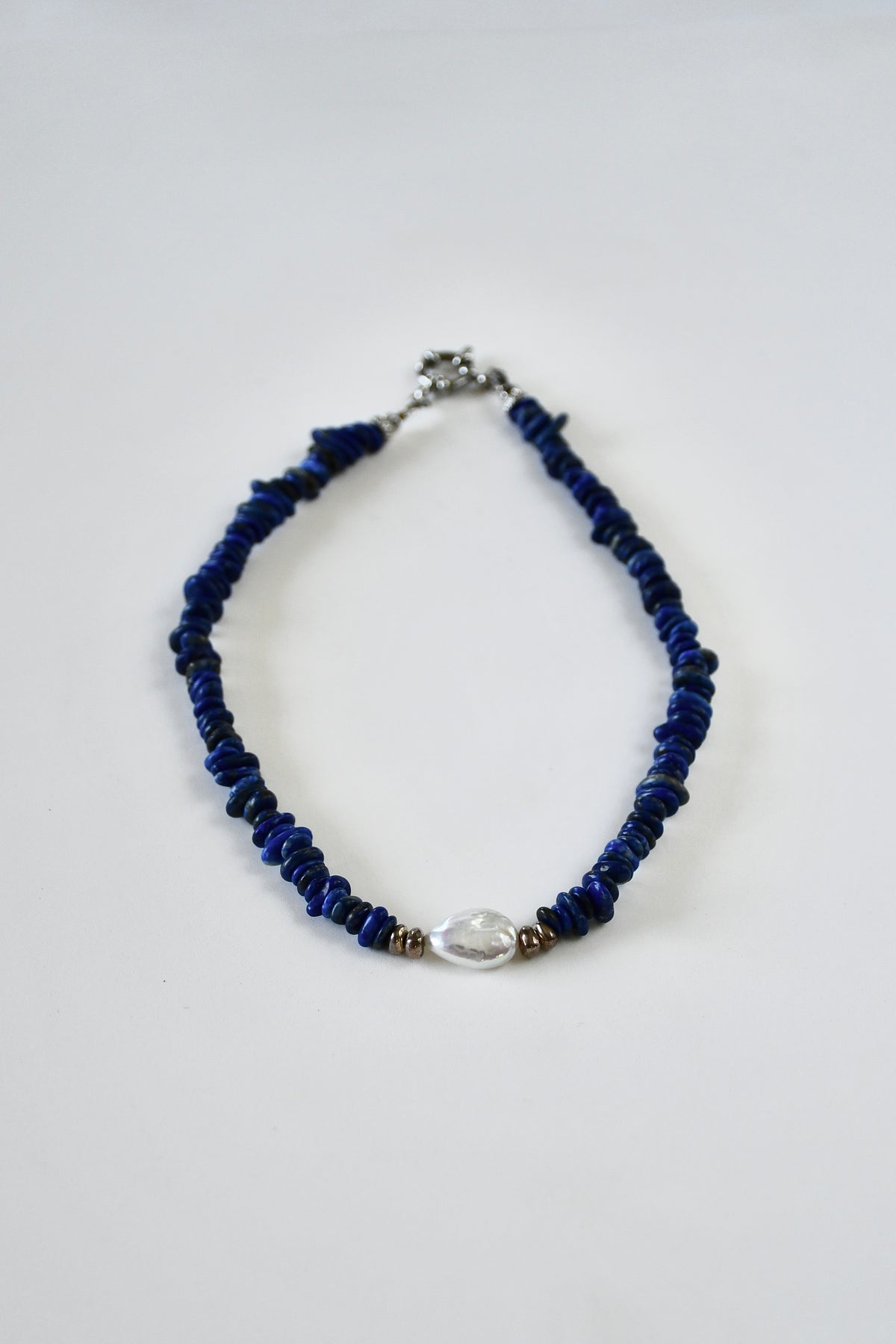 Collier Lapis Lazuli & perle d’eau douce — Vision, Vérité, Sagesse intérieure