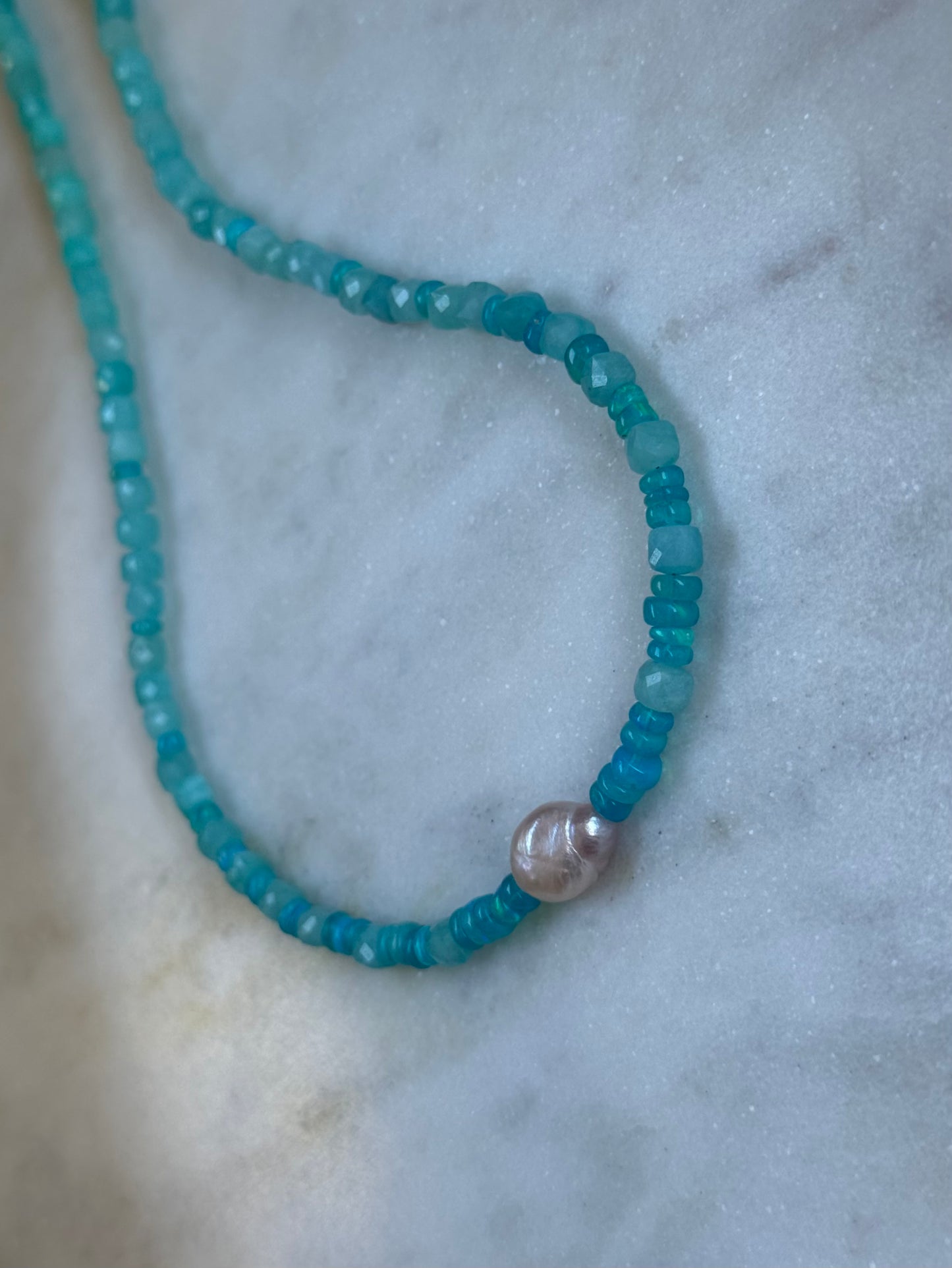 Collier Opale Éthiopienne, Amazonite & Perle d’eau douce — L’âme apaisée
