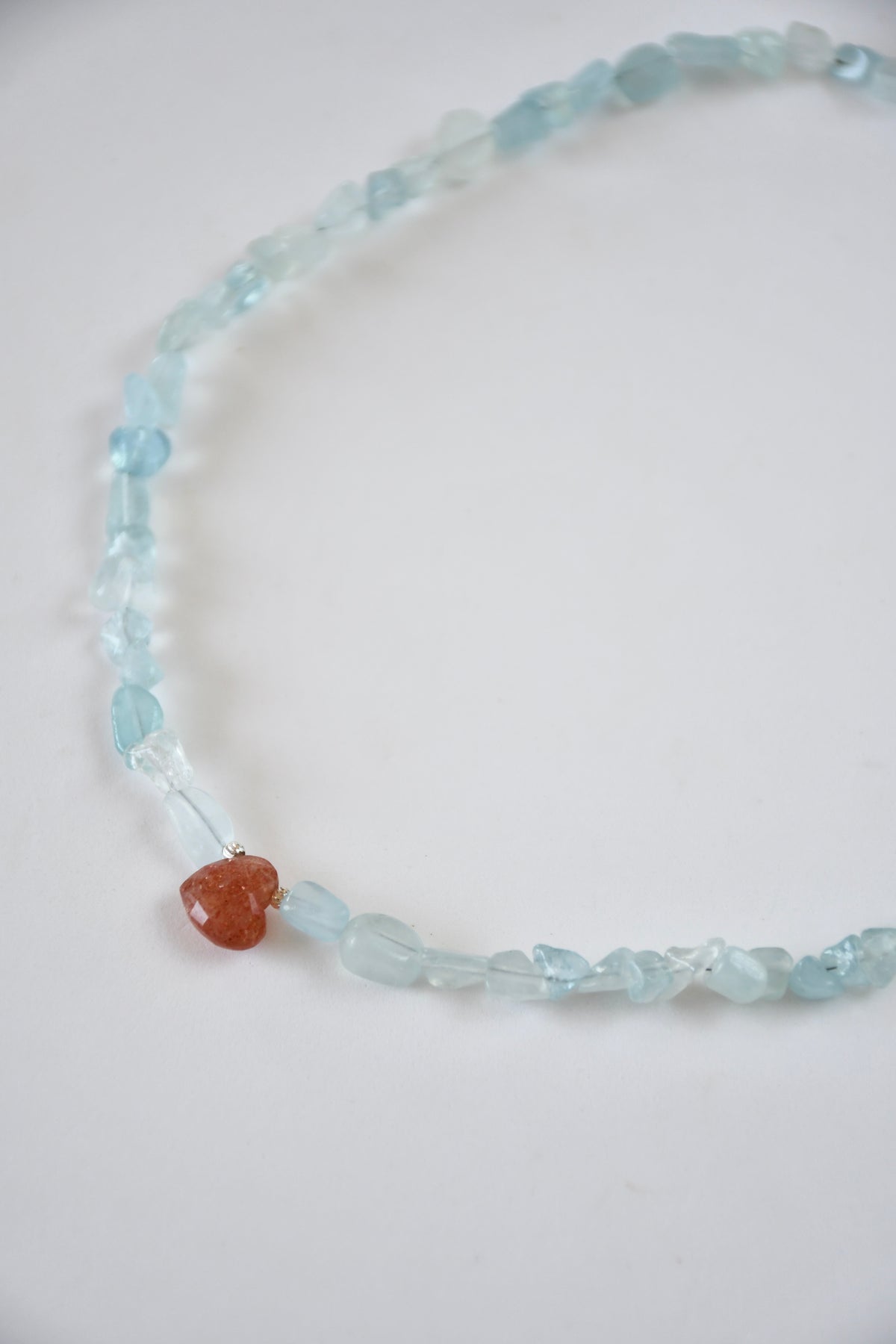 Collier Aigue-marine & Pierre de soleil — Fluidité intérieure et rayonnement confiant