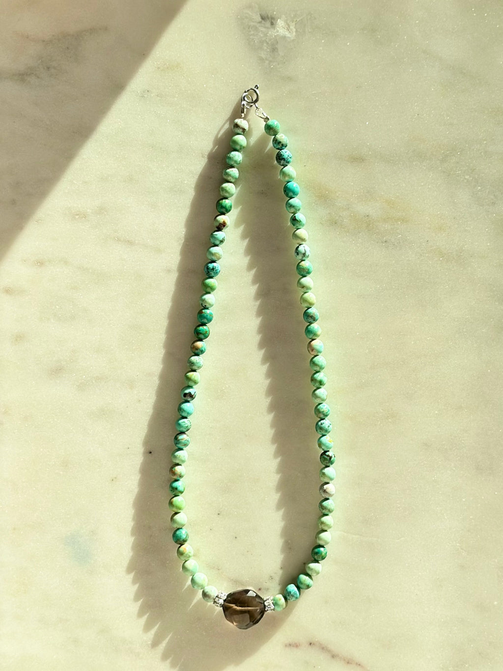 Collana turchese peruviana e quarzo fumé — Ancoraggio luminoso e protezione delicata