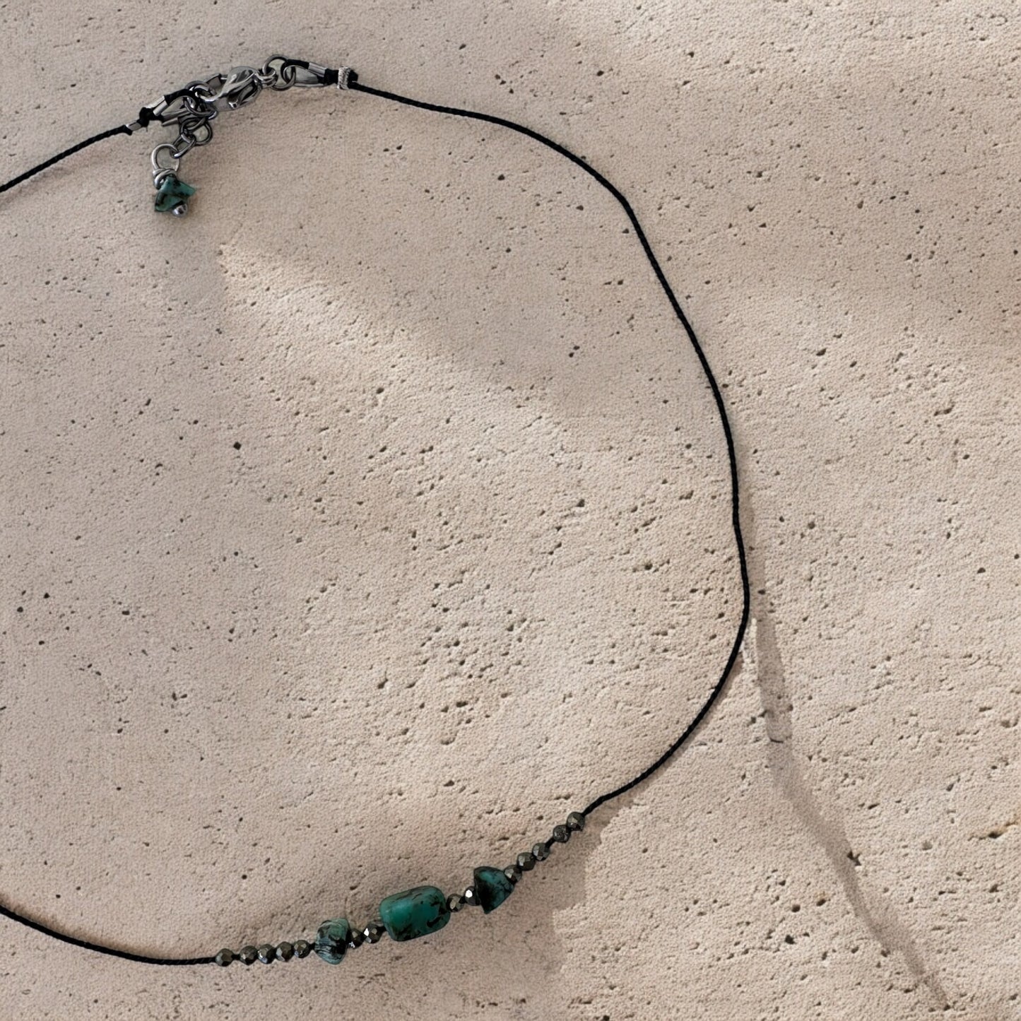 Collier de soie Turquoise Africaine et Pyrite