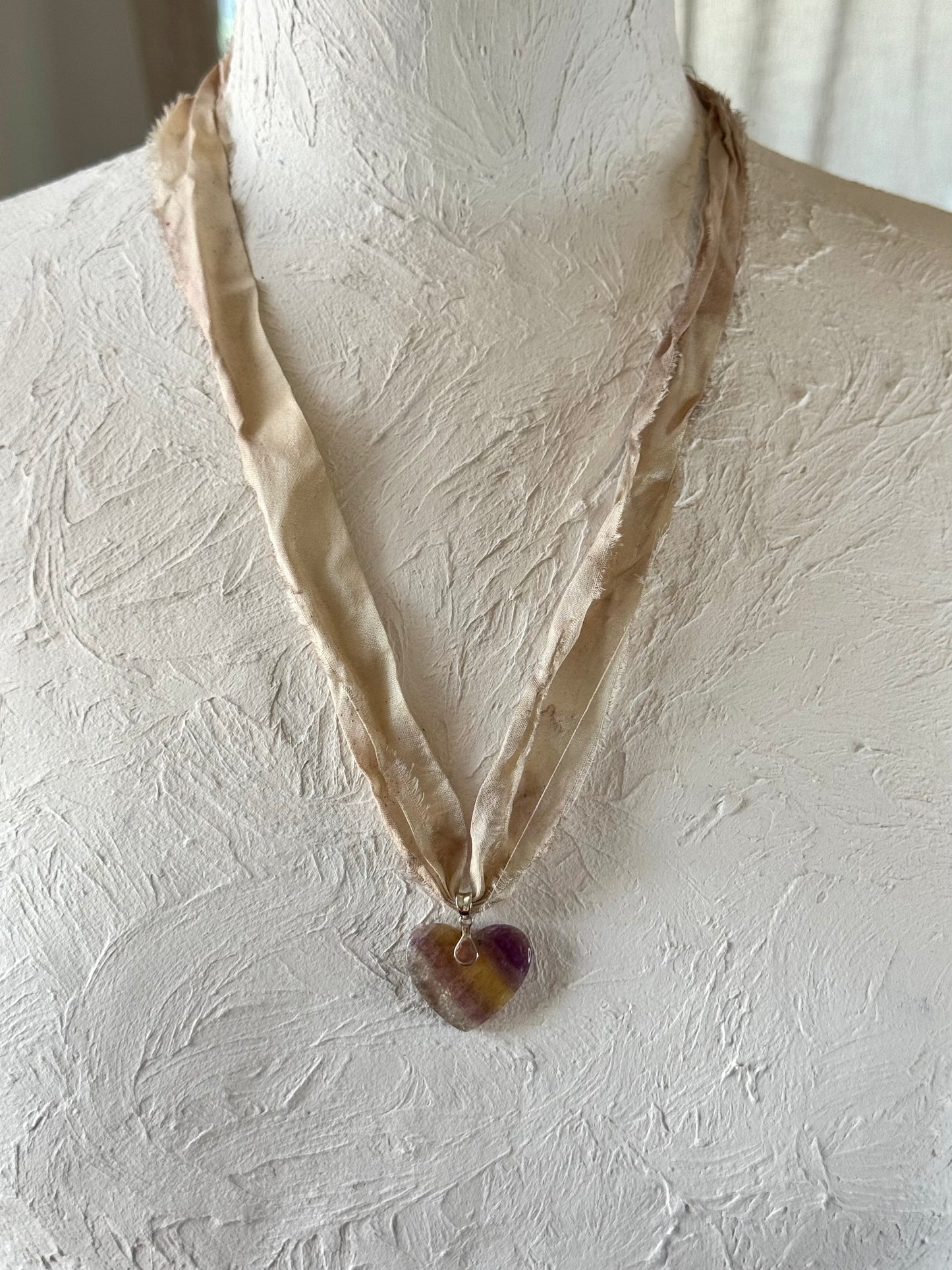 Collier Fluorite sur ruban de soie — L’Esprit Clarifié