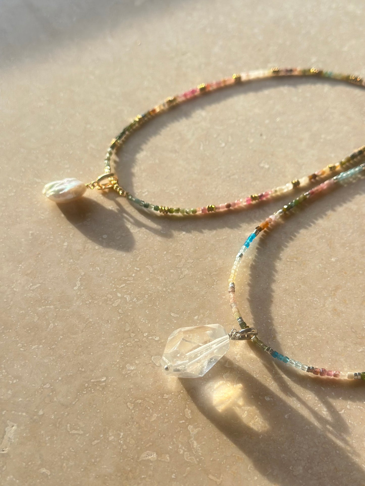 Tourmaline et Apatite – Équilibre énergétique, clarté et intuition