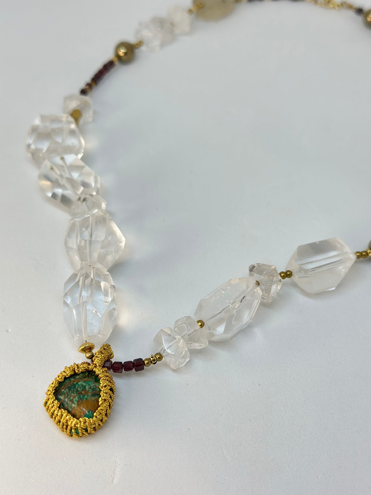 Collier Chrysocolle, Grenat, Cristal de roche, Agathe