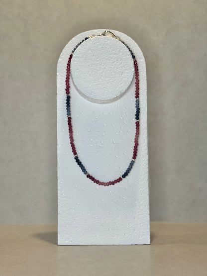 Colliers multicolores en Jade inspiration Saphir — La pierre de la sagesse et de l’harmonie*