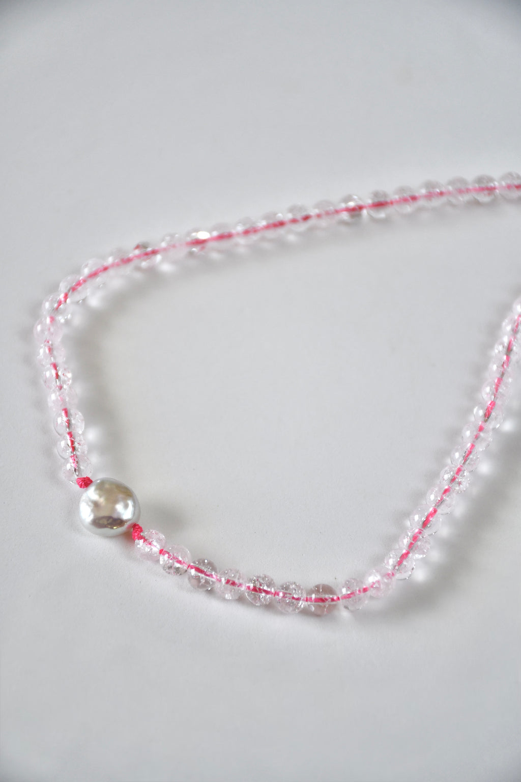 Collana Cristallo di rocca e Perla su Nylon rosa