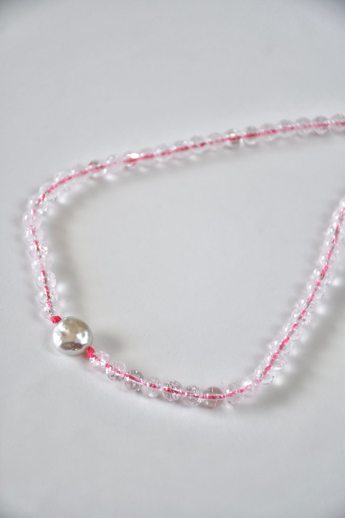 Collana Cristallo di rocca e Perla su Nylon rosa