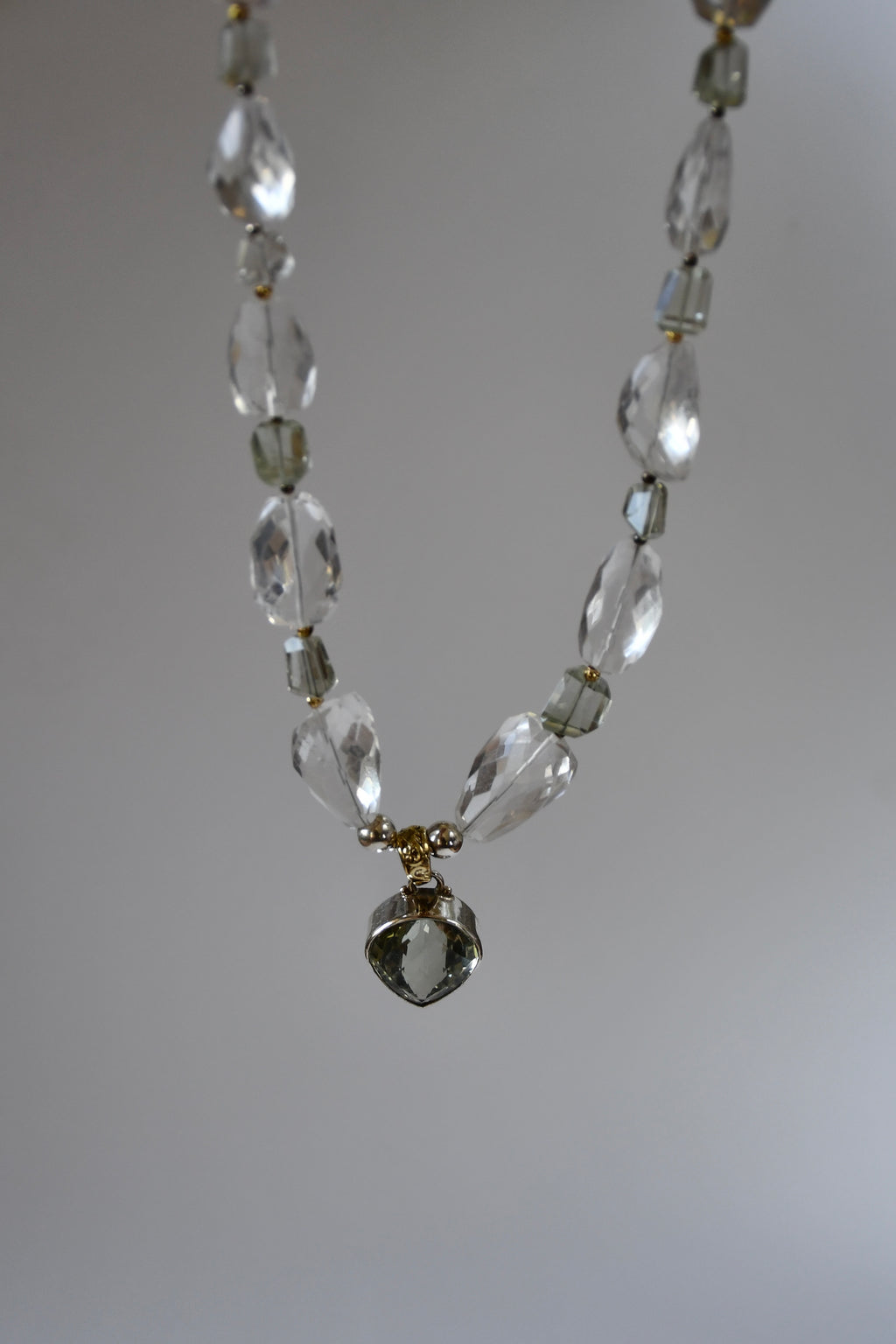 Collier iconique améthyste verte & Cristal de roche