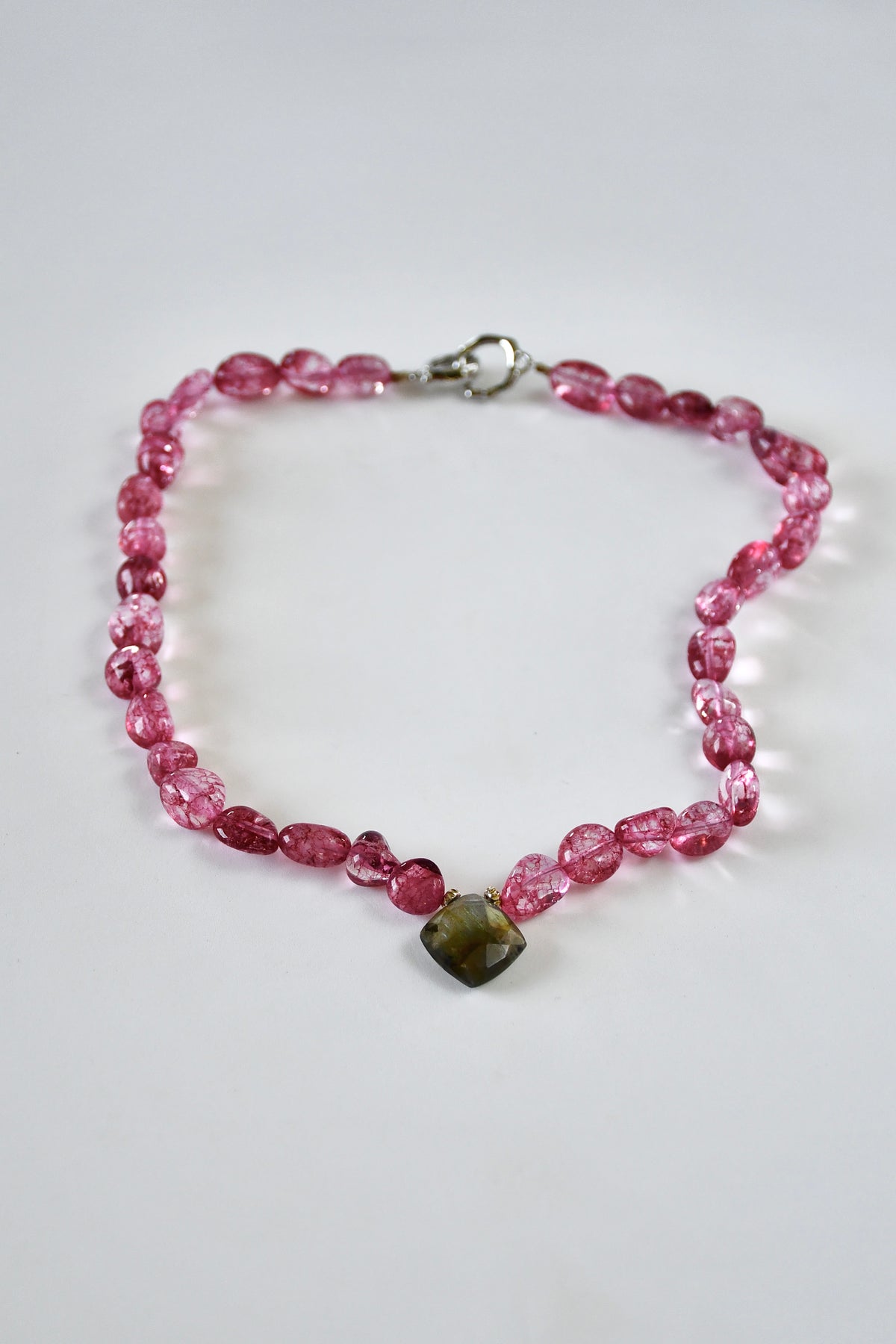 Collier Quartz craquelé & Labradorite — Lumière intérieure et protection subtile