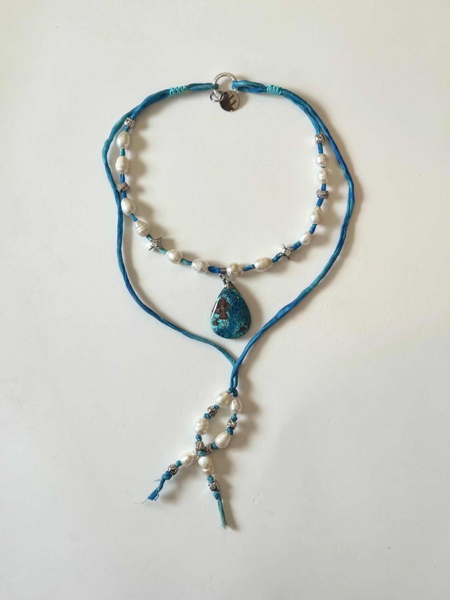 Collier Azurite & Perles d’eau douce sur soie