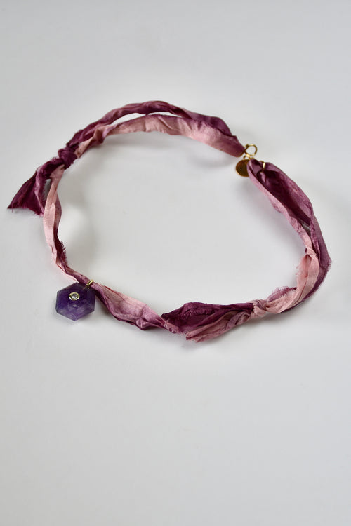 Amethyst-Halskette an Seidenband — Das spirituelle Erwachen
