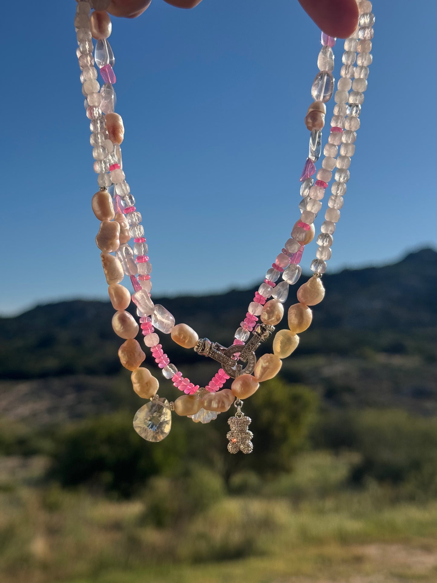 Collier Opale Éthiopienne, Quartz Rose & Perle d’eau douce — L’amour en lumière