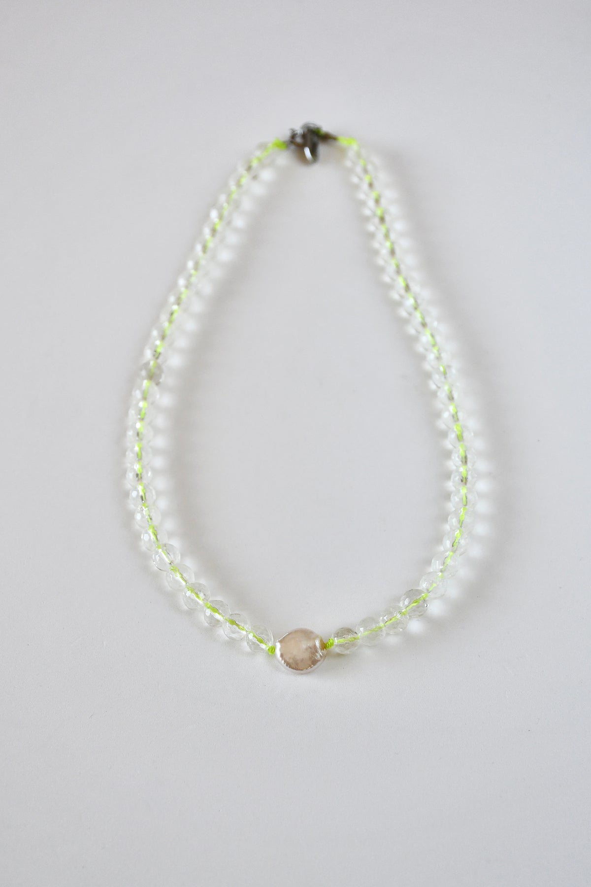 Collier Cristal de roche & Perle sur nylon jaune
