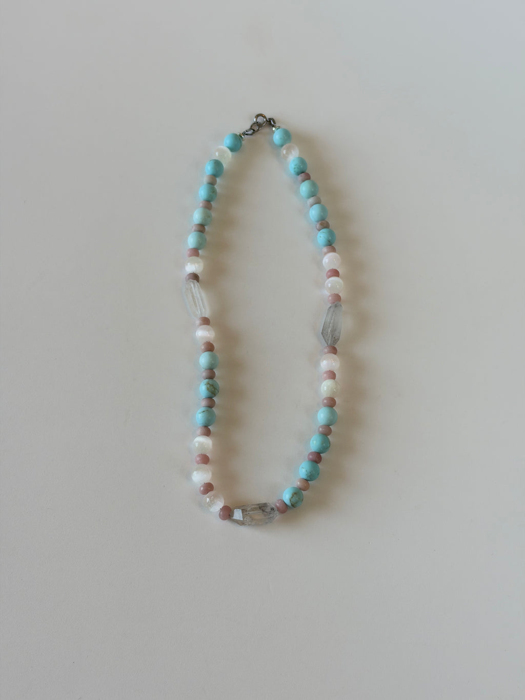 Collana Selenite, Cristallo di Rocca e Howlite — La chiarezza del silenzio
