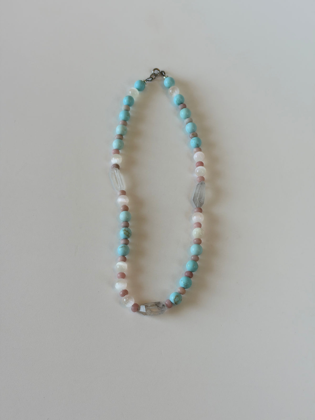 Collana Selenite, Cristallo di Rocca e Howlite — La chiarezza del silenzio